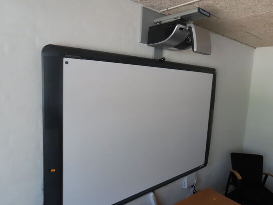 Smartboard med projector og indbyggede højtalere