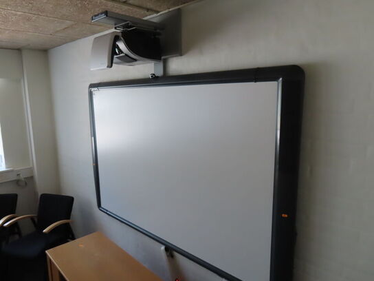 Smartboard med projector og indbyggede højtalere