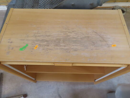 Reol med jalousilåge