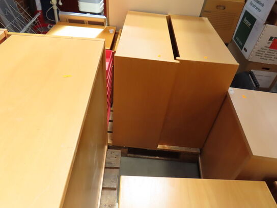 Kontor opbevaring 17 forekellige skabe/skuffer