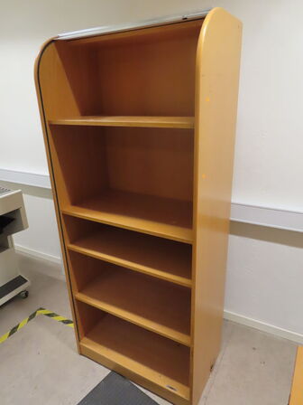 Reol med jalousilåge