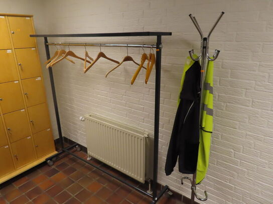 Tøjstativ og stumtjener