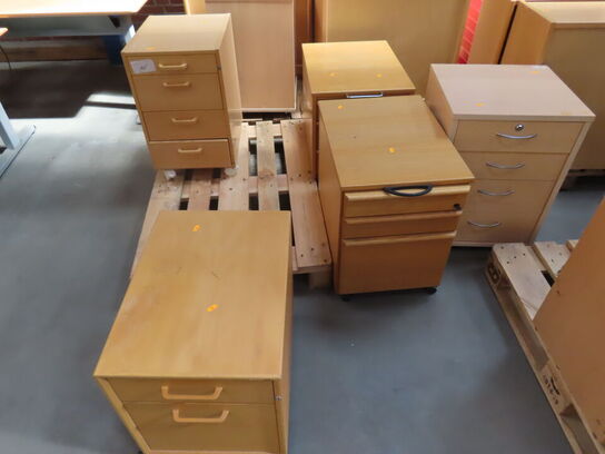 Kontor opbevaring 17 forekellige skabe/skuffer