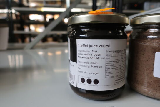 Diverse trøffelpaste samt trøffel juice 
