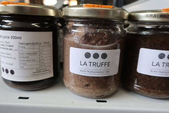 Diverse trøffelpaste samt trøffel juice 