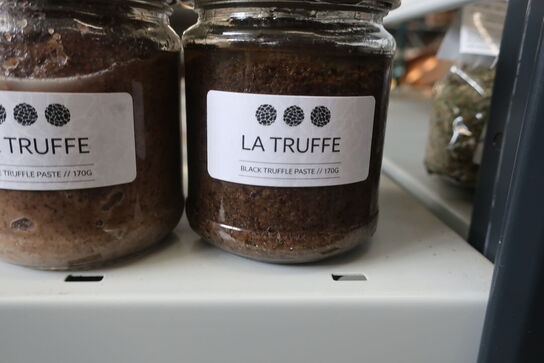 Diverse trøffelpaste samt trøffel juice 