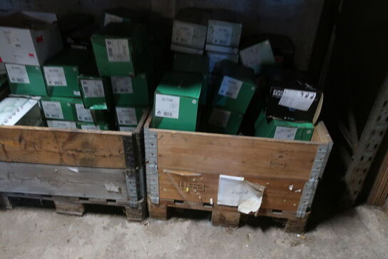 4 fag pallereoler med indhold