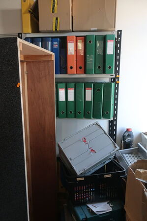 2 fag pallereol med indhold m.v. 