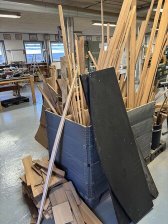 4 paller med blandet træ