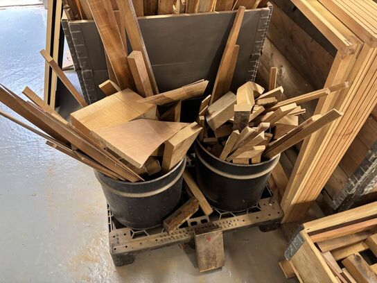 4 paller med blandet træ