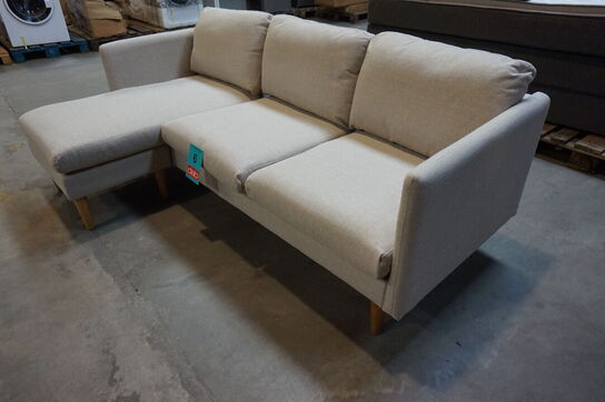 Milly 3 pers. sofa m. chaiselong, vendbar - beige stof og gummitræ