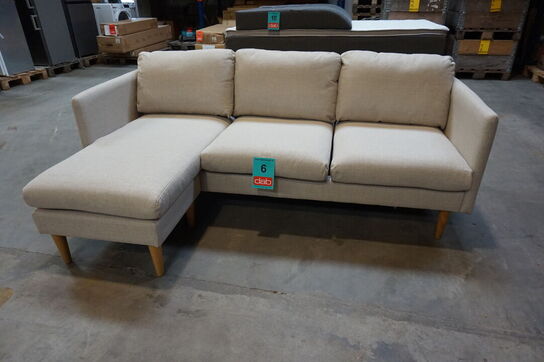 Milly 3 pers. sofa m. chaiselong, vendbar - beige stof og gummitræ