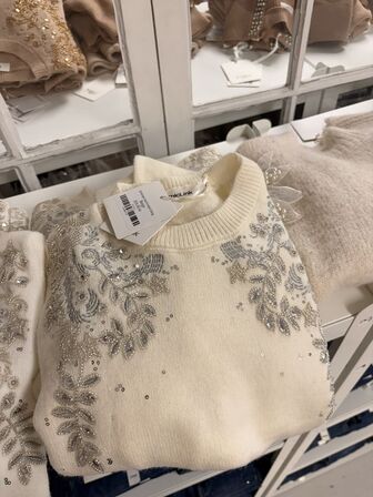 Stort parti dametøj – blandede styles og størrelser SE BILLEDER