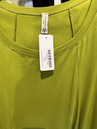 Stort parti dametøj – blandede styles og størrelser SE BILLEDER