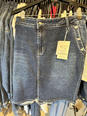 Stort parti dametøj – blandede styles og størrelser SE BILLEDER