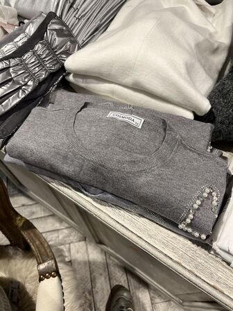 Stort parti dametøj – blandede styles og størrelser SE BILLEDER