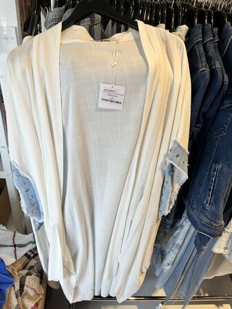 Stort parti dametøj – blandede styles og størrelser SE BILLEDER