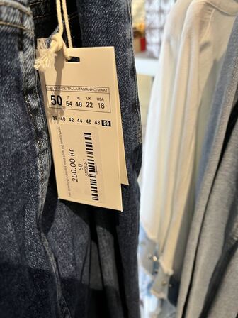 Stort parti dametøj – blandede styles og størrelser SE BILLEDER