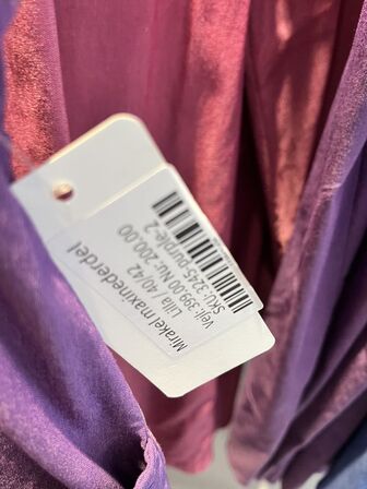 Stort parti dametøj – blandede styles og størrelser SE BILLEDER