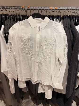 Stort parti dametøj – blandede styles og størrelser SE BILLEDER