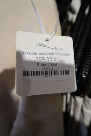 Stort parti dametøj – blandede styles og størrelser SE BILLEDER