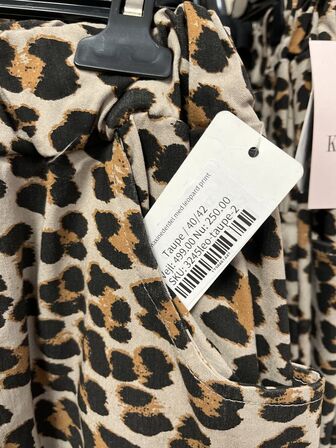 Stort parti dametøj – blandede styles og størrelser SE BILLEDER