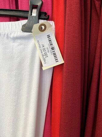 Stort parti dametøj – blandede styles og størrelser SE BILLEDER