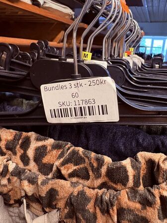 Stort parti dametøj – blandede styles og størrelser SE BILLEDER