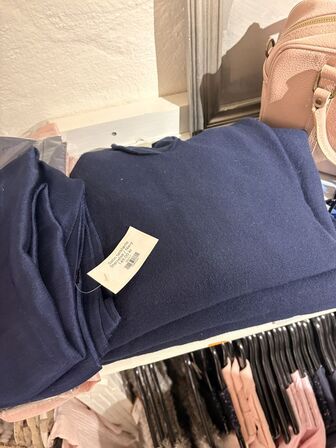 Stort parti dametøj – blandede styles og størrelser SE BILLEDER