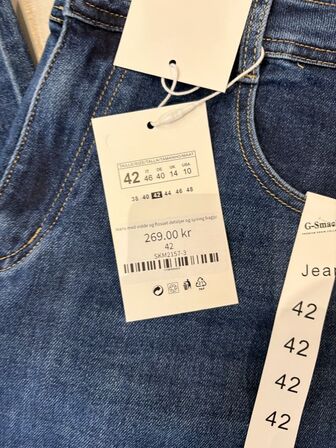 Stort parti dametøj – blandede styles og størrelser SE BILLEDER