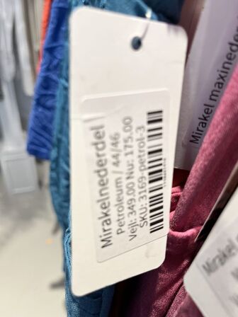 Stort parti dametøj – blandede styles og størrelser SE BILLEDER