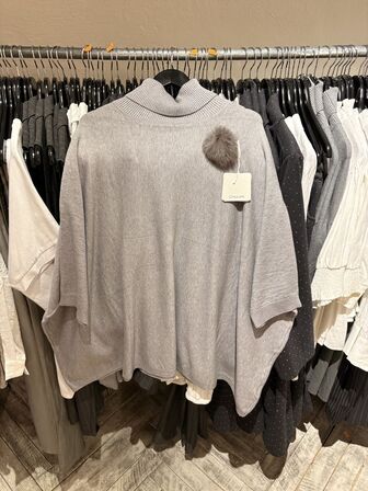 Stort parti dametøj – blandede styles og størrelser SE BILLEDER