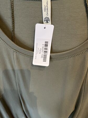 Stort parti dametøj – blandede styles og størrelser SE BILLEDER