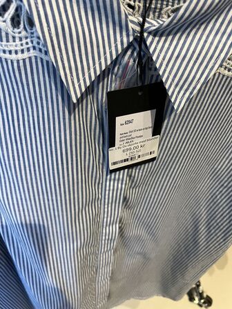 Stort parti dametøj – blandede styles og størrelser SE BILLEDER