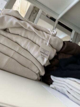 Stort parti dametøj – blandede styles og størrelser SE BILLEDER