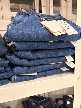 Stort parti dametøj – blandede styles og størrelser SE BILLEDER