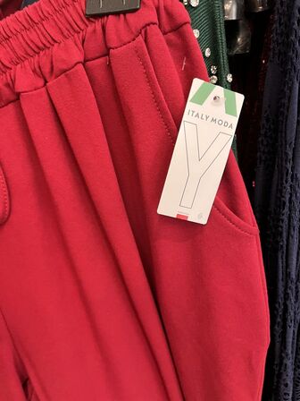 Stort parti dametøj – blandede styles og størrelser SE BILLEDER