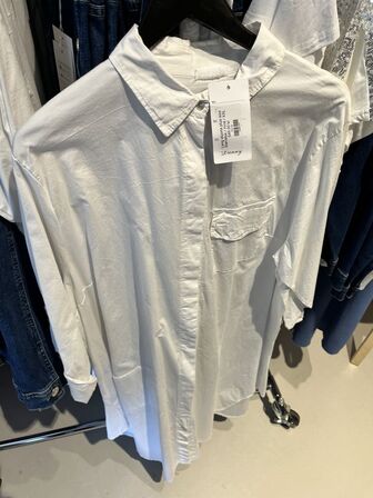 Stort parti dametøj – blandede styles og størrelser SE BILLEDER