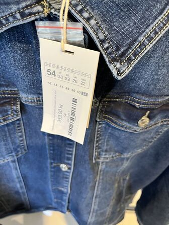 Stort parti dametøj – blandede styles og størrelser SE BILLEDER