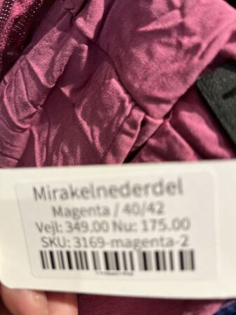 Stort parti dametøj – blandede styles og størrelser SE BILLEDER