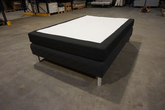 Vega kontinentalseng 140x200 cm med stålben 