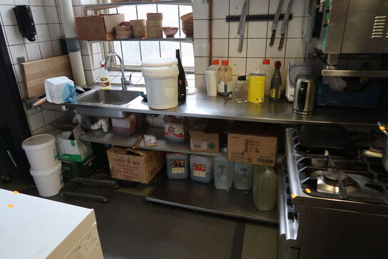 Rustfri stålbord med vask og armatur