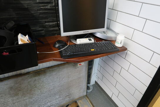 3 stk. træhylder uden indhold