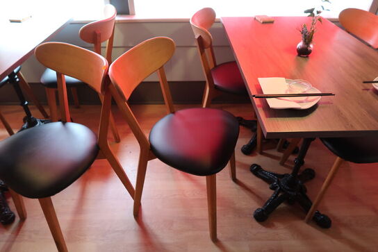 Bord med 4 stk. stole