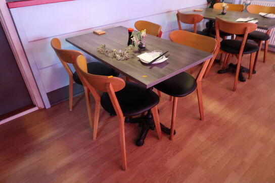 Bord med 4 stk. stole