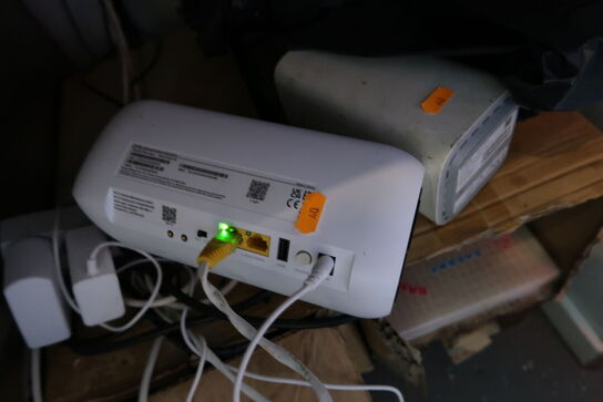 2 stk. trådløse routere ZYXEL NR5103EV3