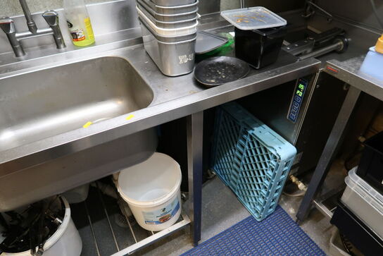 Rustfri stålbord med vask og armatur