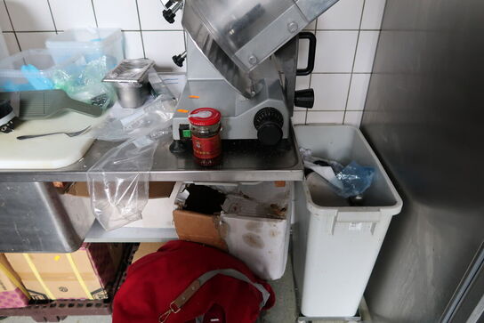 Rustfri stålbord med vask og armatur