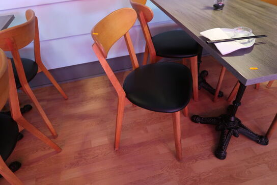 Bord med 4 stk. stole