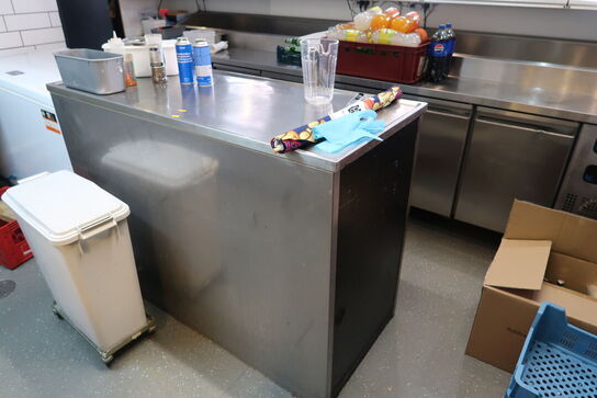 Rustfri stålbord uden indhold